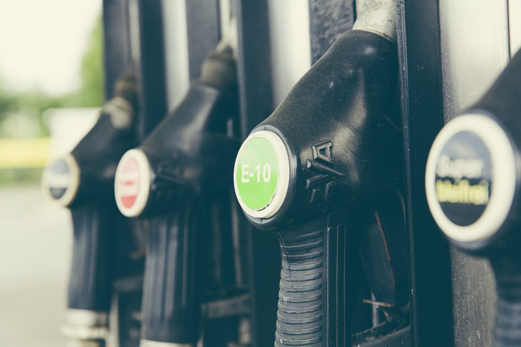 Diesel, benzyna czy gaz? Dylemat i spór kierowców